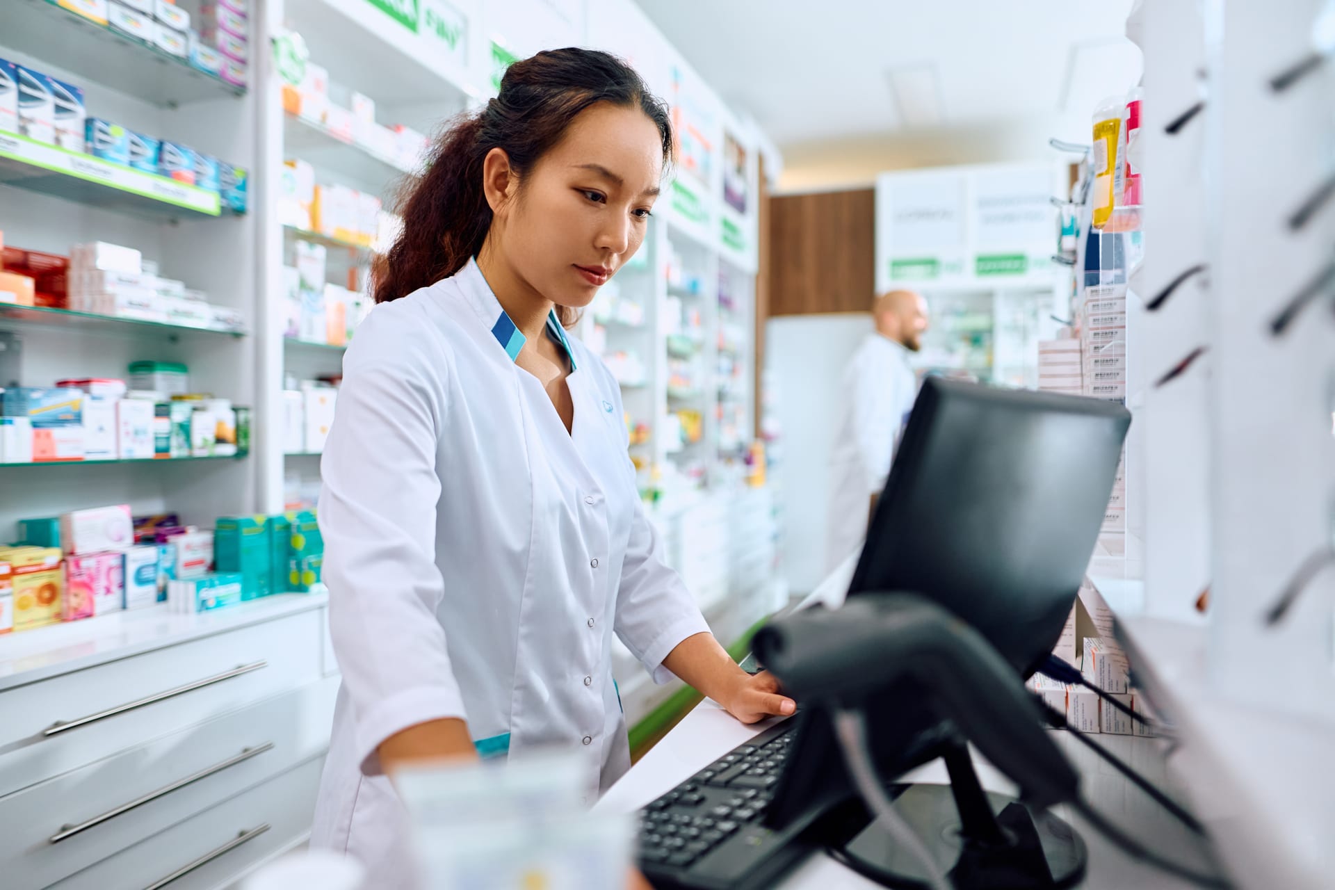 Nova Scotia pharmacist using MAPflow at the pharmacy counter